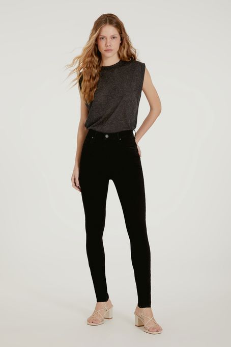 //www.animale.com.br/calca-basic-skinny-high-long-black-amaciada-super-power-jeans-black-escuro-04-69-1865-2291/p
